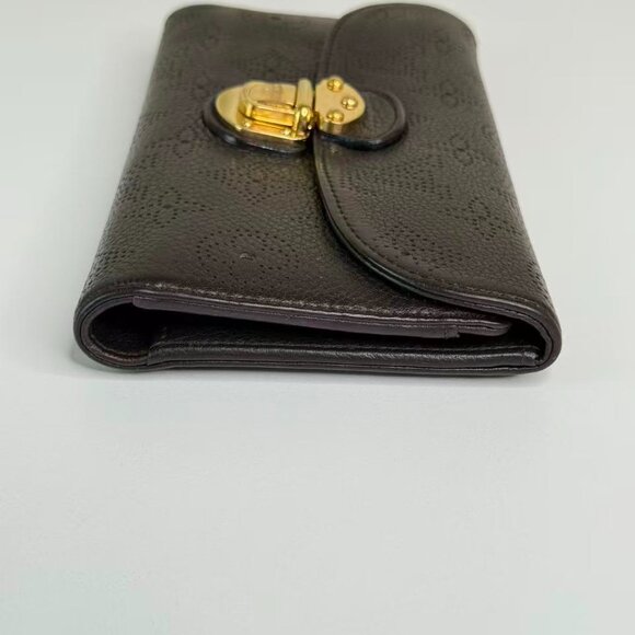 Louis Vuitton Black Monogram Canvas Wallet with Gold Hinge Detail Elegant Design - Picture 3 of 7